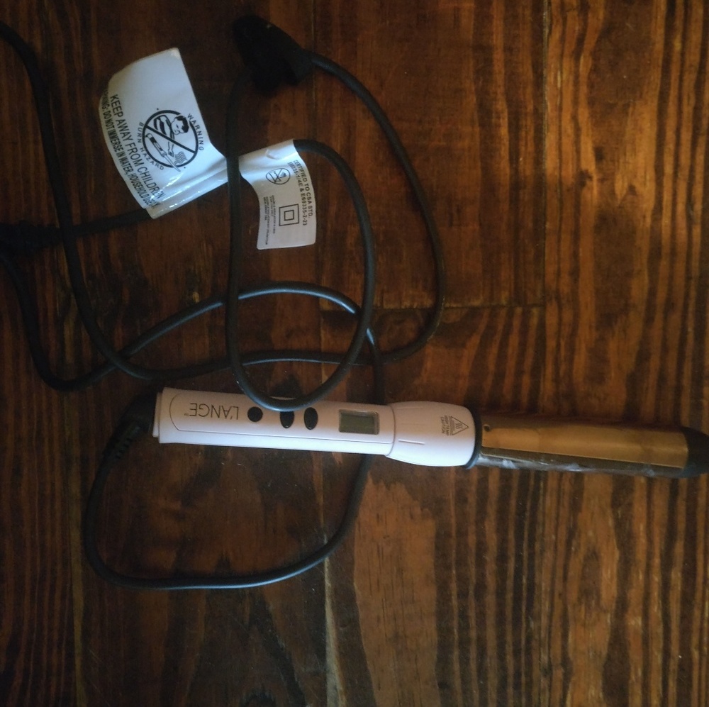 Lange wand and 2 styleing products